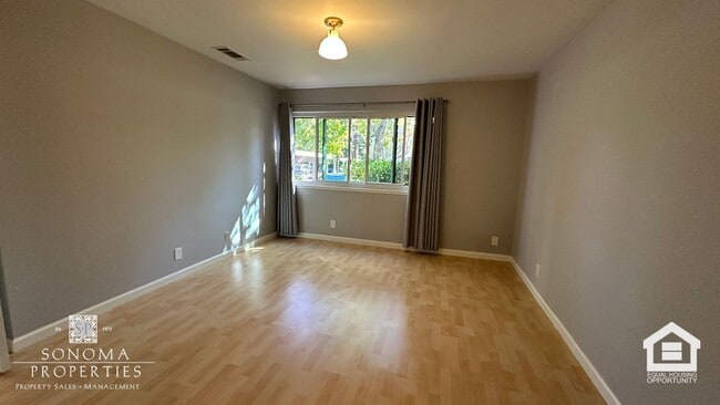 Building Photo - Updated Downtown Sonoma Condo!
