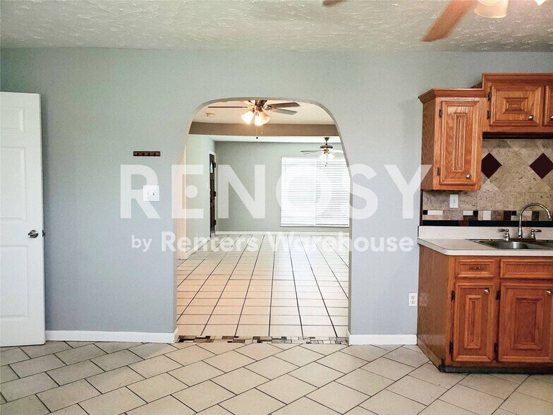 Building Photo - 3020 Sagebrush Dr