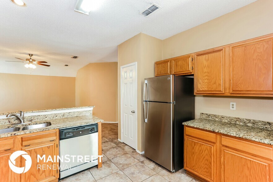 Building Photo - 2720 Clovermeadow Dr