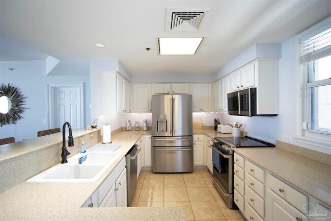 Building Photo - 800 Fort Pickens Rd