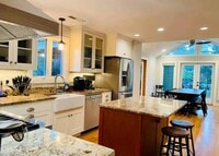 Building Photo - 501 E Poplar Ave