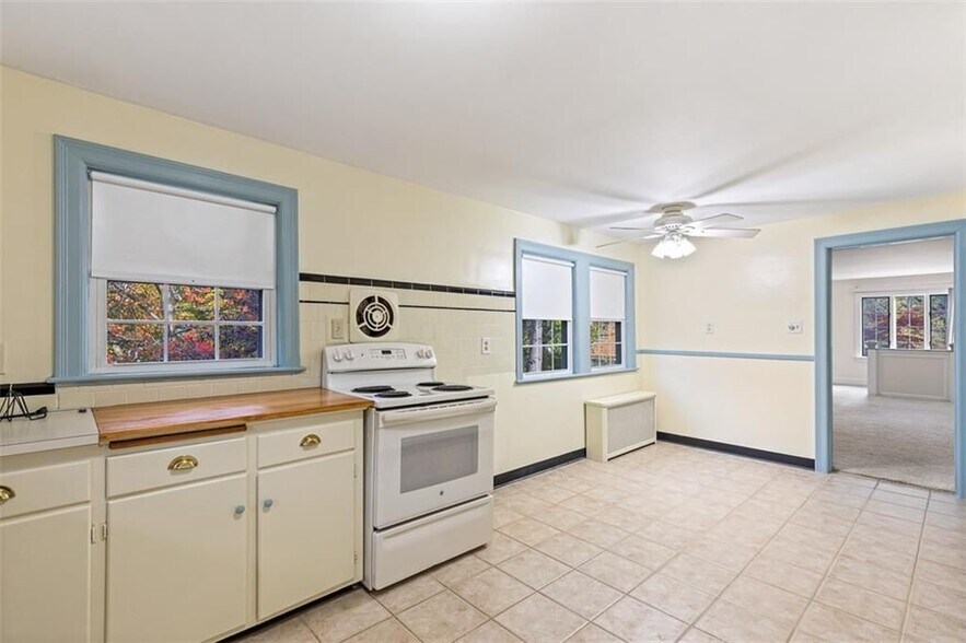 Building Photo - 6 Chase Ln