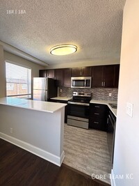 Building Photo - Amenity Rich 1 bedroom in West Plaza!