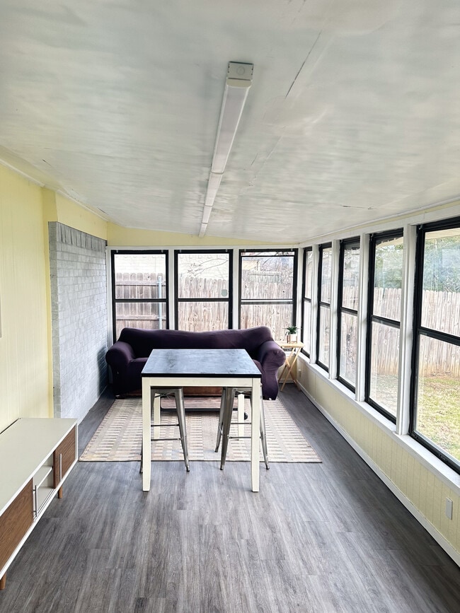 Building Photo - 3707 French Wood Dr