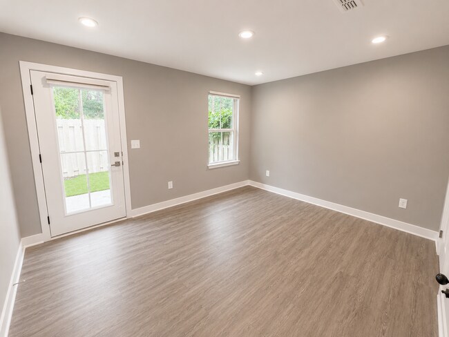 Building Photo - 12 Questover Dr