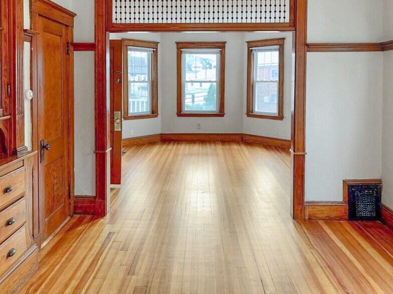 Primary Photo - 8 Wyvern St