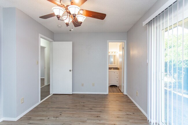 Building Photo - 3 Bedroom 2 Bath Home for Lease!