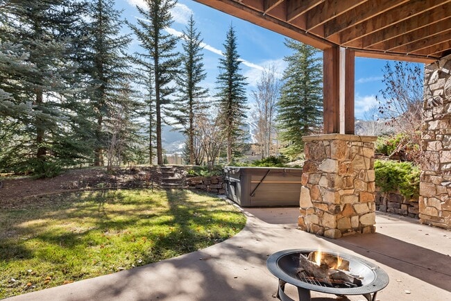 Building Photo - 875 Horse Ranch Dr