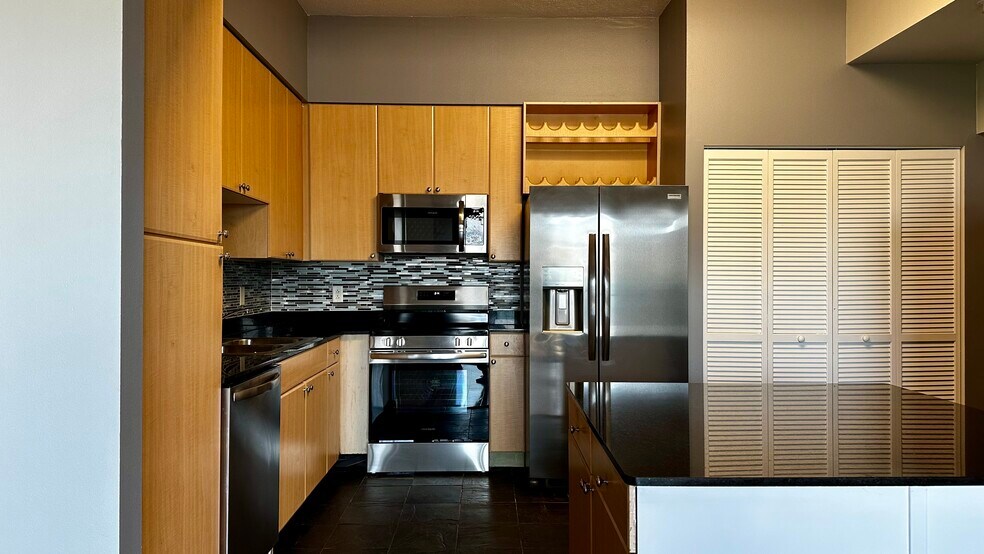 Building Photo - 388 E Ocean Blvd