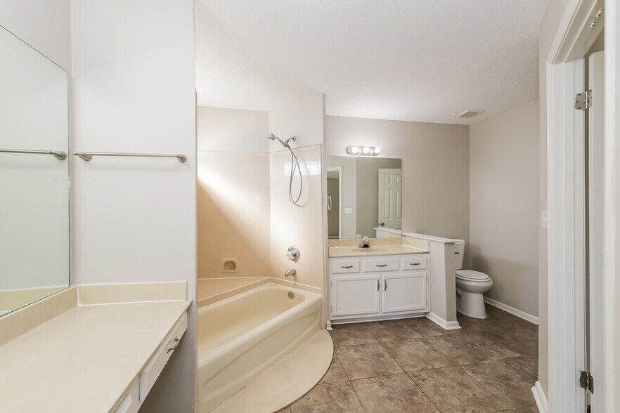 Building Photo - 3910 Pecanville Cove