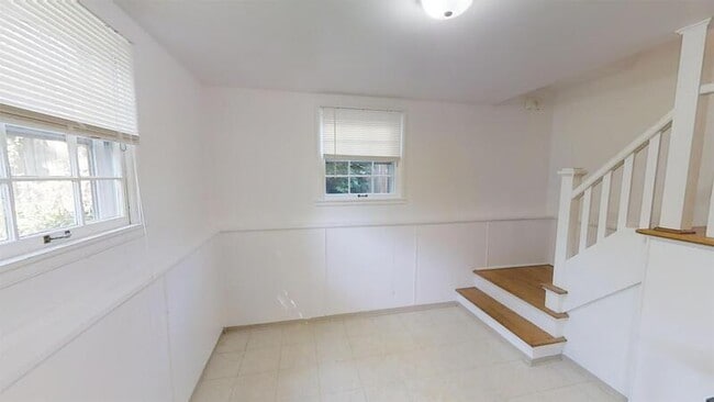 Building Photo - 910 Sylvan Ave