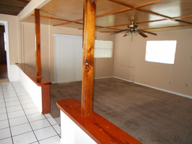 Building Photo - Central Lakeland - Three Bedroom One Bath