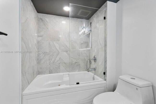 Building Photo - 31 SE 5th St