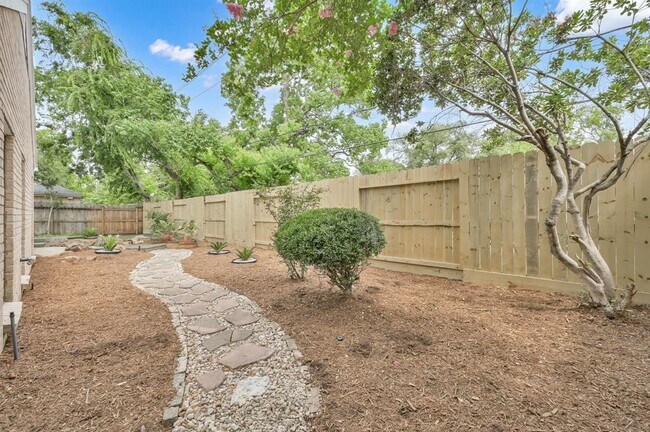 Building Photo - 12326 Rocky Knoll Dr