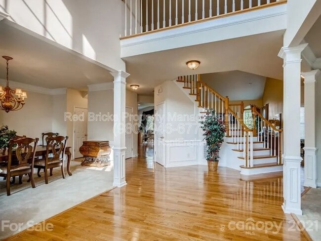 Building Photo - 7939 Heatherstone Dr