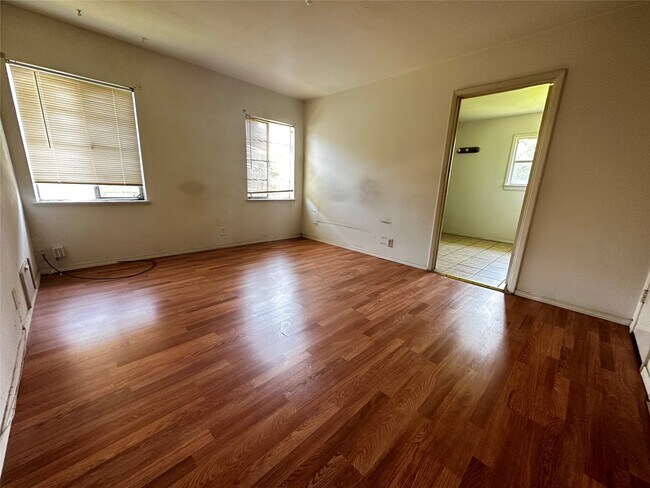 Building Photo - 5210 Stuyvesant Ln