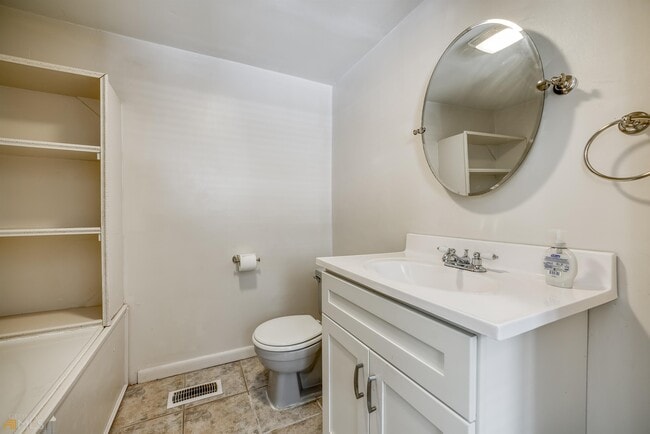 Building Photo - 866 Bonneville Terrace NW