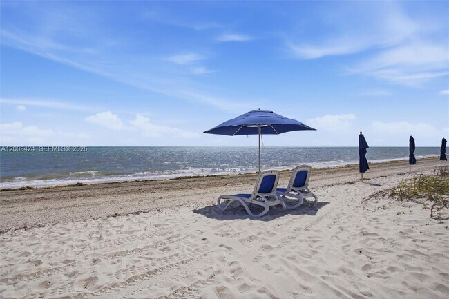 Building Photo - 600 Grapetree Dr