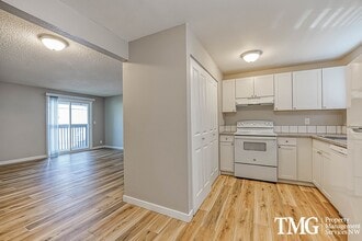 Building Photo - Bright Upper-Level 2 BD with Covered Deck