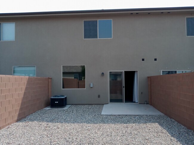Building Photo - 1005 N Tortoise Rock Dr