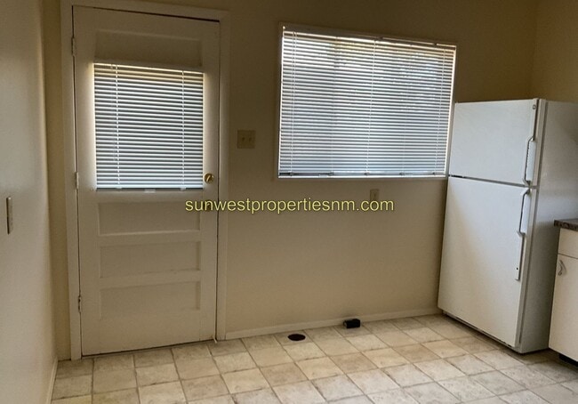 Building Photo - 2 Bedroom, 1 Bath