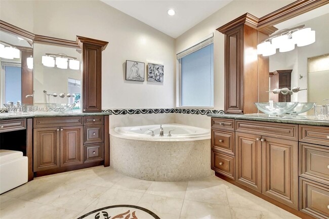 Building Photo - 2922 Medinah