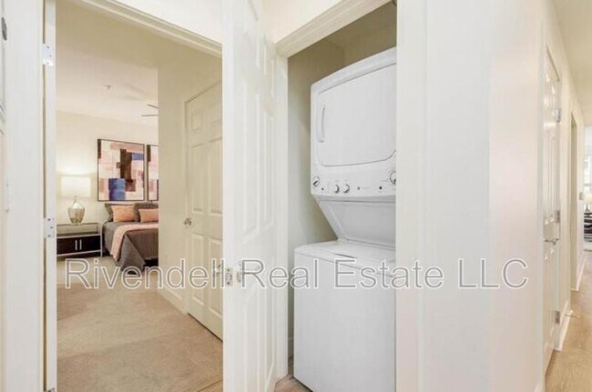 Building Photo - 1631 Emerson St