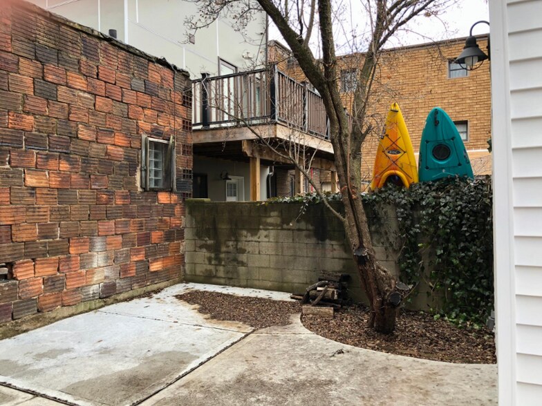 Building Photo - 2022 Carey Way