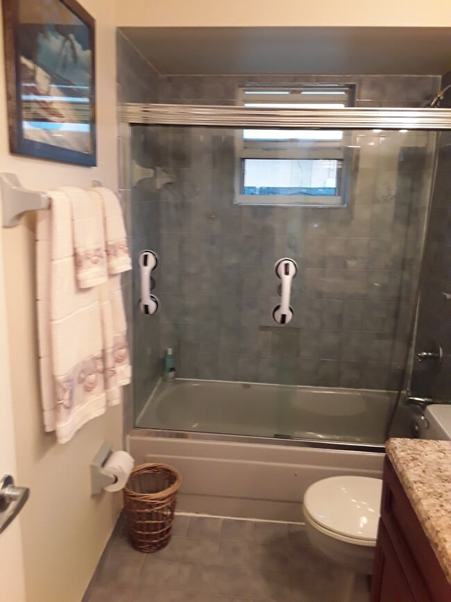 Building Photo - 118 SW Fairway Ave