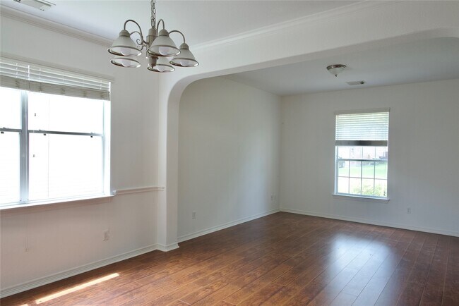 Building Photo - 2023 Creek Run Dr