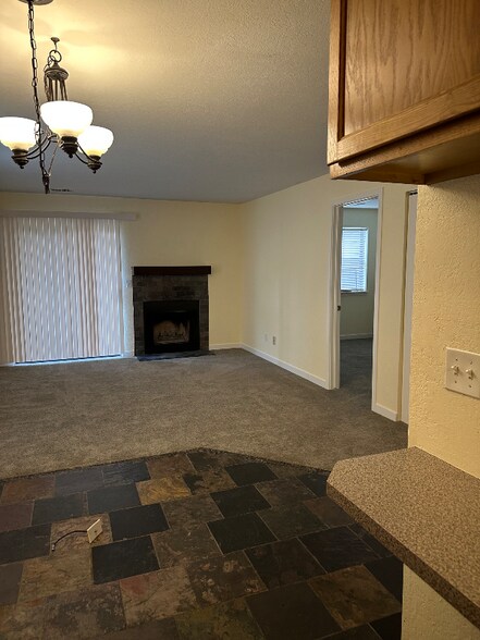 Building Photo - 225 E 8th Ave