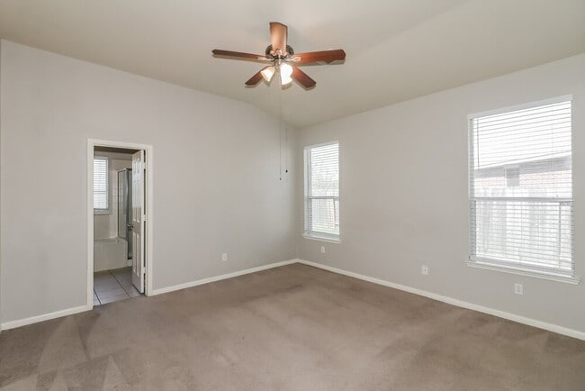 Building Photo - 5915 Ranch Riata Ct