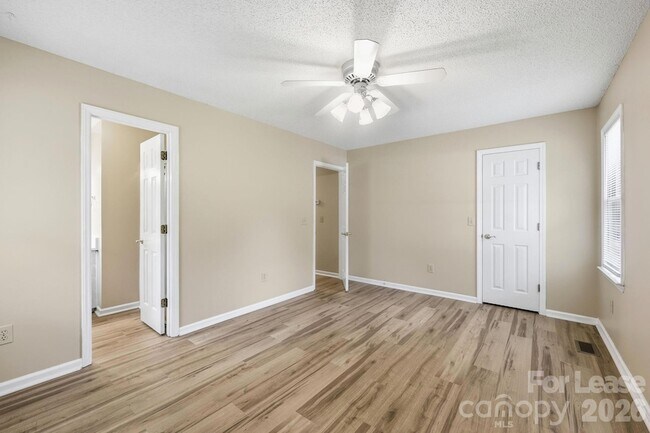 Building Photo - 6299 Spring Ct Ln