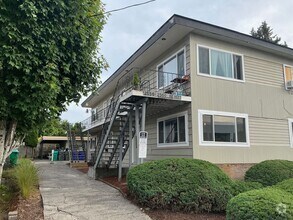 Building Photo - 1113000