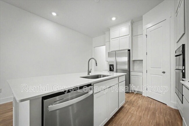 Building Photo - 5423 Bramhall Rd