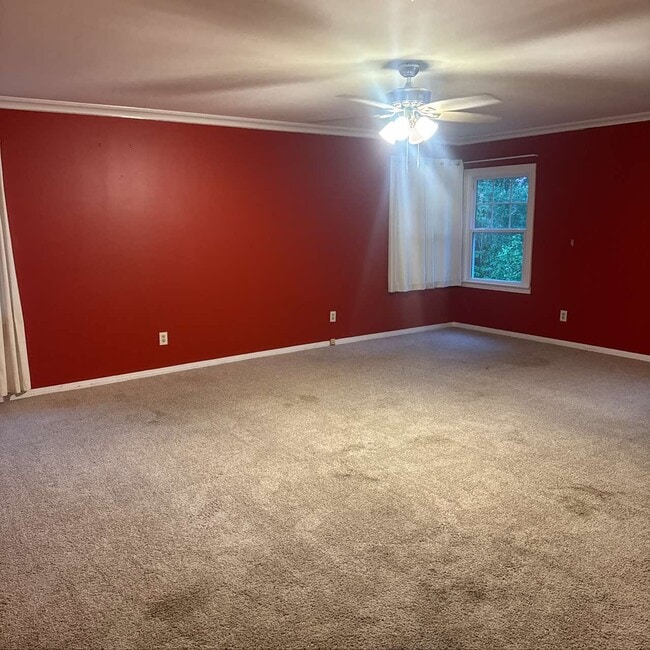 Building Photo - 209 N Pinecrest Dr