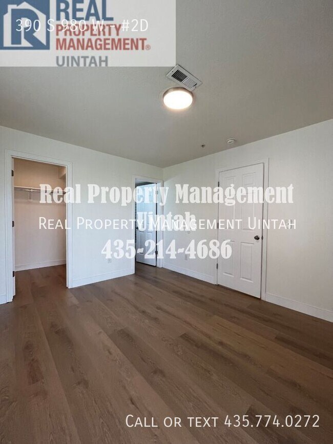 Building Photo - 390 980