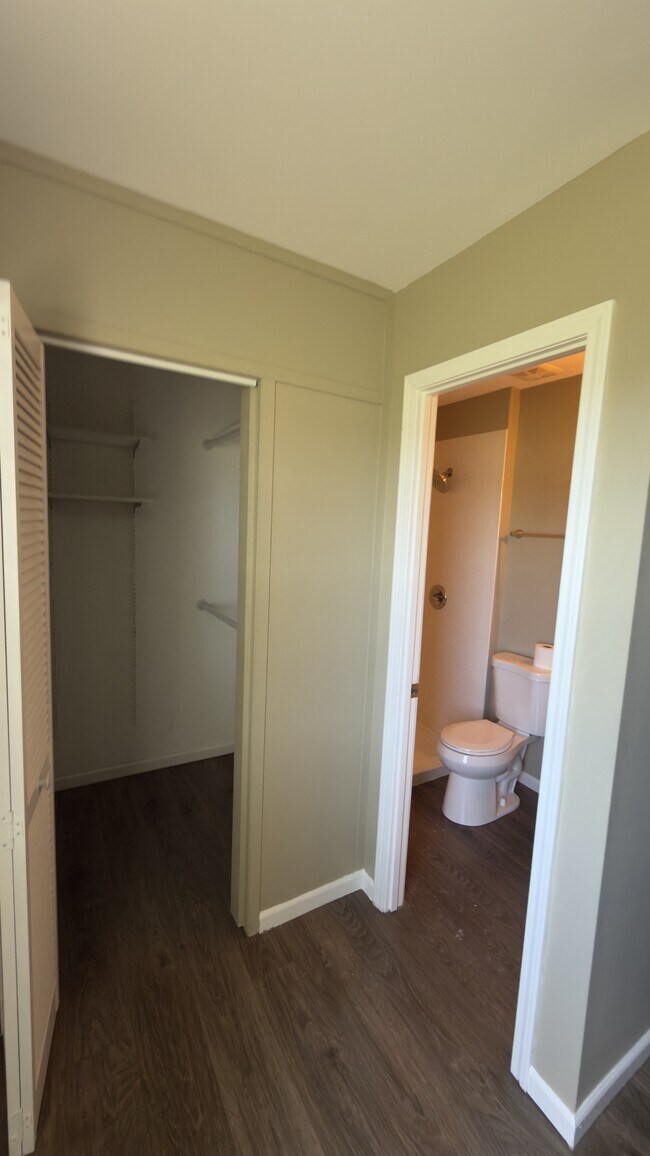 Building Photo - 40 S Hillview Dr