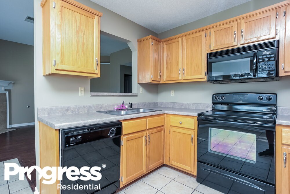 Building Photo - 7470 Jennifer Dr