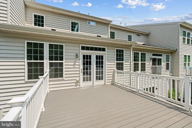 Building Photo - 89 Isabelle Ct