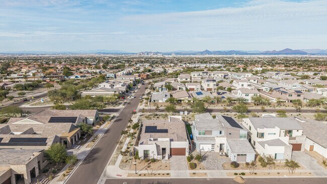 Building Photo - Luxury at Vistal