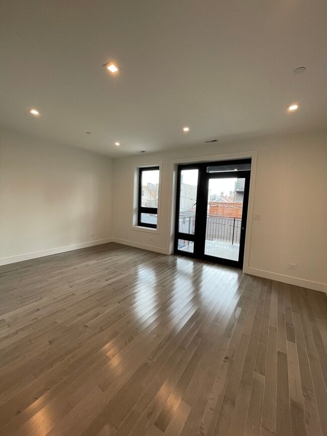 Building Photo - 719 N Elizabeth St