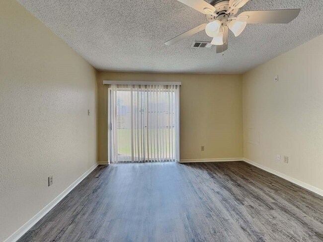 Building Photo - 6946 Maple Fox Dr