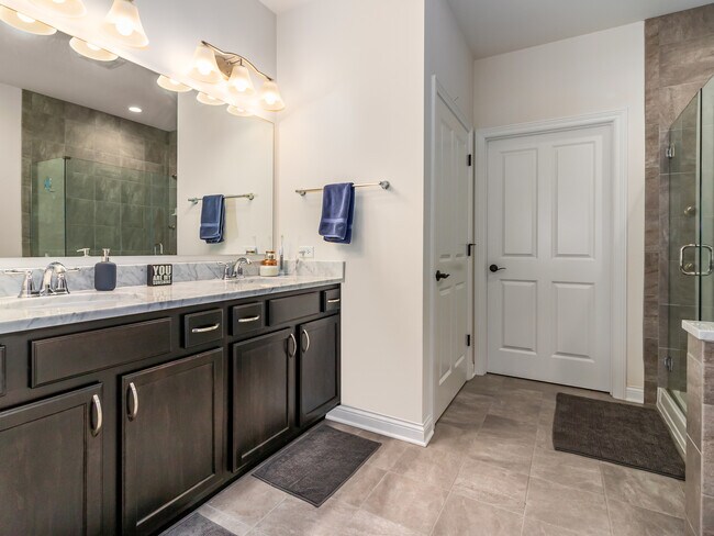 Building Photo - 1635 Castle Lawn Ct