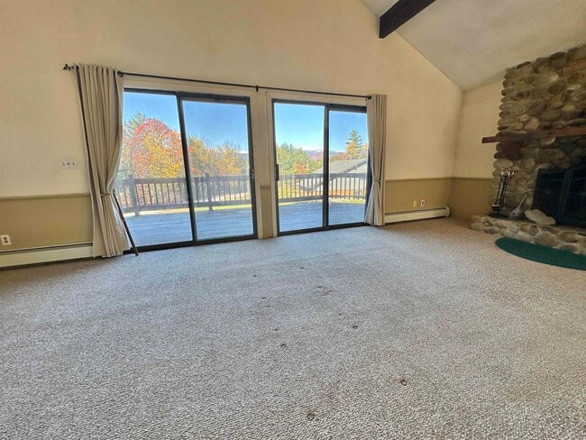 Building Photo - 253 Linderhof Strasse