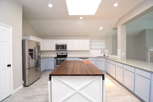 Building Photo - 23122 Beech Canyon Dr