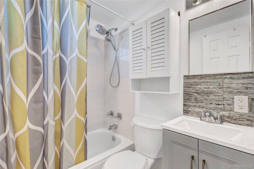 Building Photo - 233 Sears Rd