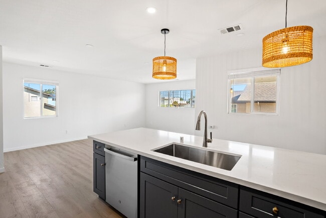 Building Photo - AVAILABLE AUGUST - Coastal-Convenient 2 Bed Retreat with Private Balcony