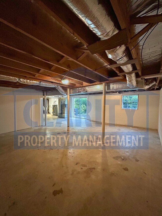 Building Photo - Three bedroom home w/ lots of storage!