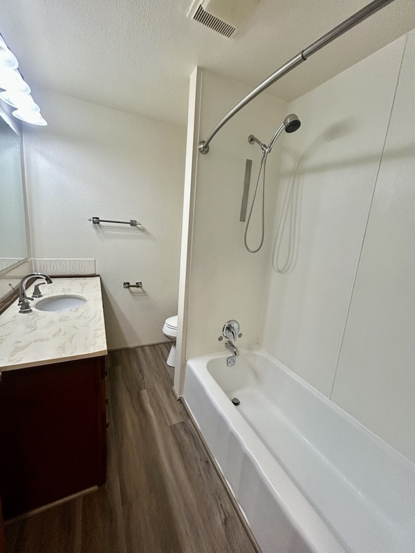 Building Photo - 606 Mead Ave